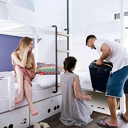 Cocoon Hostel *