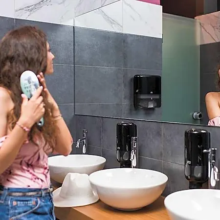Cocoon Hostel *